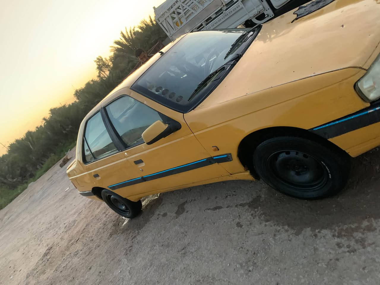 بيجو لميس 405 مديل 13 مصفره هيه وغرامات مكفوله فقط من تبديل والضربه قويه.  تبريد ثلج زوج تايرات حداديه 70 بلميه رقم بغداد راعيه يريد مداور سعر 30 بيه مجال قليل مكان نجف ***********
