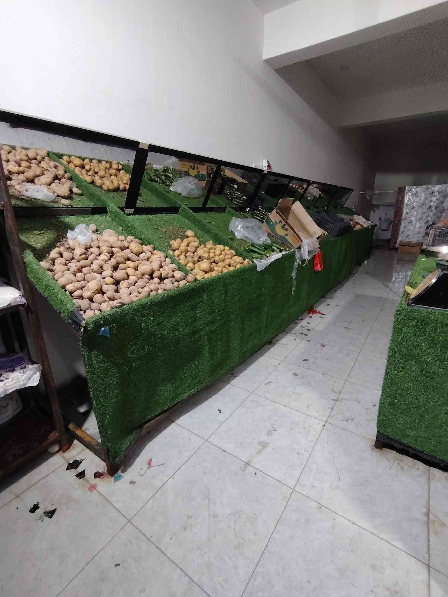 سلام عليكم سبالت 2طن نفيتر العدد 2والثاني كهربائية صارلهن شنهر من شادهن 5بلاجكتر بنكات 3ميز احساب منضومه كامرات 4قطع ممشتغلات نهاين عارضات -وحده طول7ولثانيه9 __3 طول2ونص المدرجه طول 1ونص والثانيه طول 2 ميزان كبان 2الكتورني والثاني ساعه براد ما جديد بيع شلع كلهن  مكان بغداد الوسفيه ناحيه الرشيد ***********/***********
