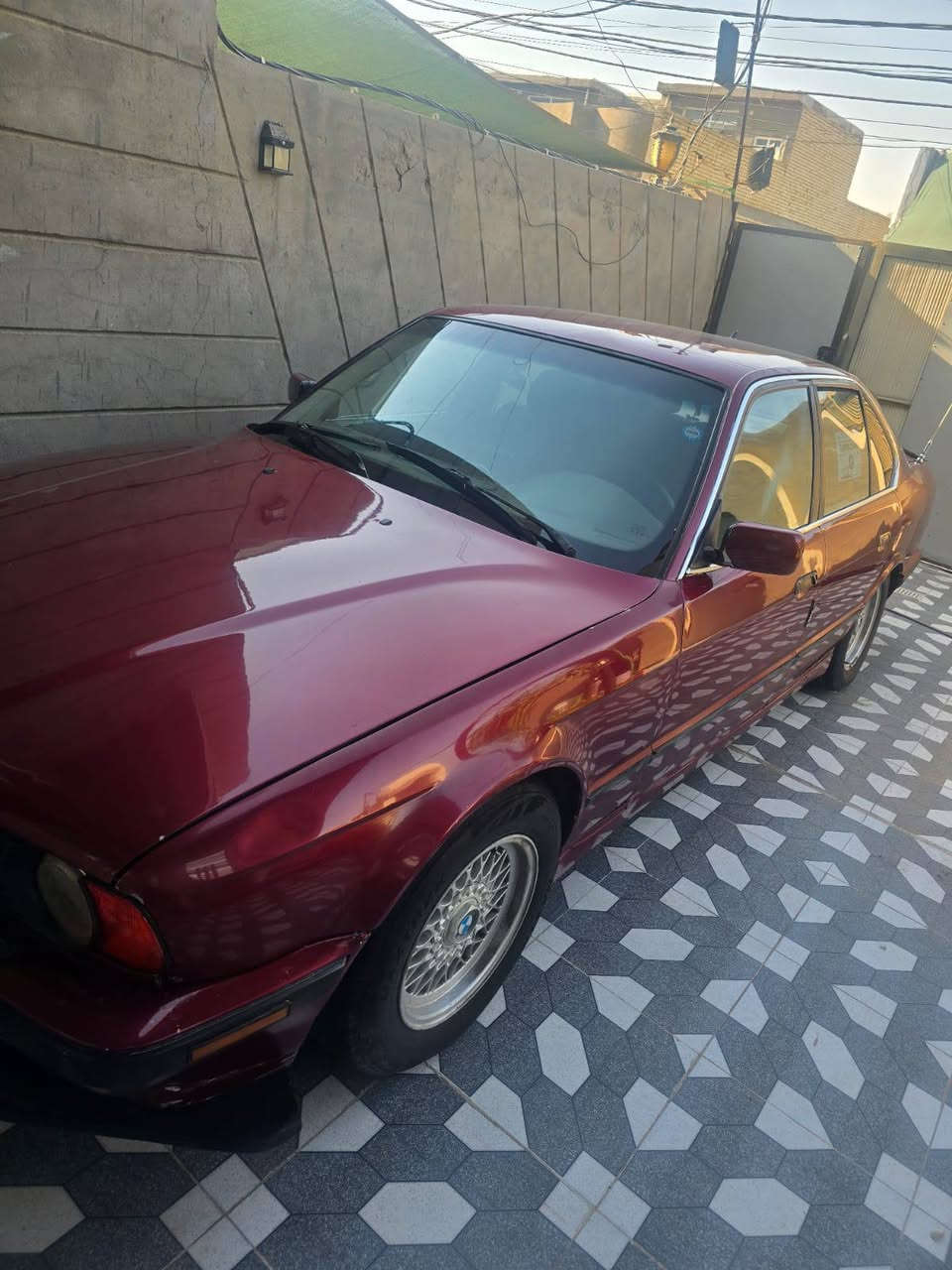 سلامو عليكم بي ام 525محرك مسكر عدل كير أو محرك نضيفات موديل 90 بسمي السياره تحويل ثاني يوم اكهربياته كله شغاله ما بيه اي نقص سياره جاهزه من كلشي داخل مدوشم كنتاره هنه والبيطاين مصروف عليه السياره ما بيه نقص برقي رقمي ***********  52 وبيه مجال الشراي
