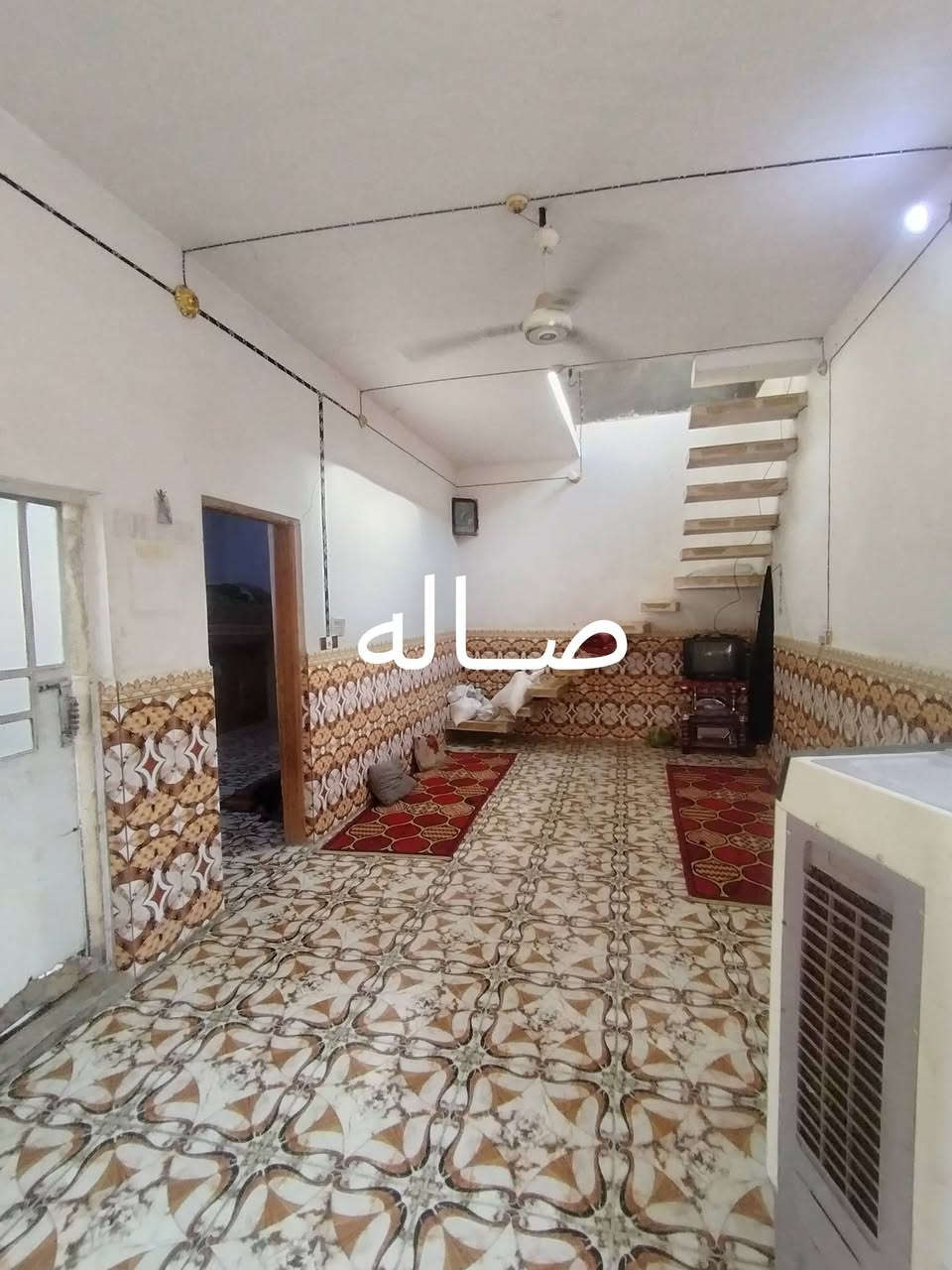 بيت للبيع في الرضويه الاولى مقابيل سوك الجمعة مساحة 155م.
يحتوي على استقبال +صاله +مطبخ+2 غرف 
استفسار ***********
