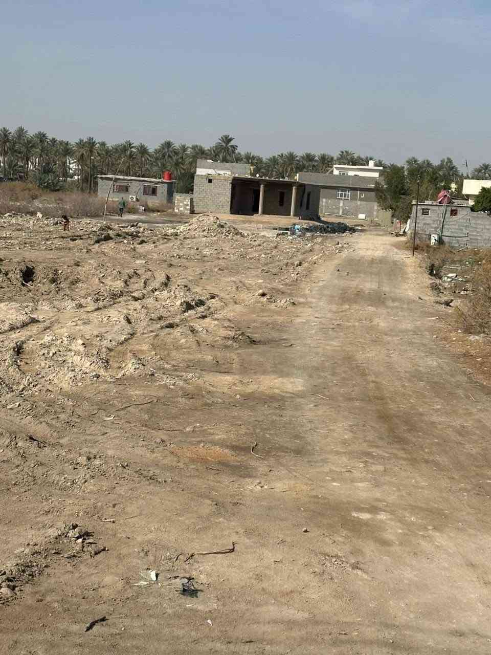 ارض للبيع في كربلاء المساحه الف و٦٠٠متر الواجهيه ٢٤ ونزال ٧٥ 
بسعر مناسب الشراي يتصل ***********
