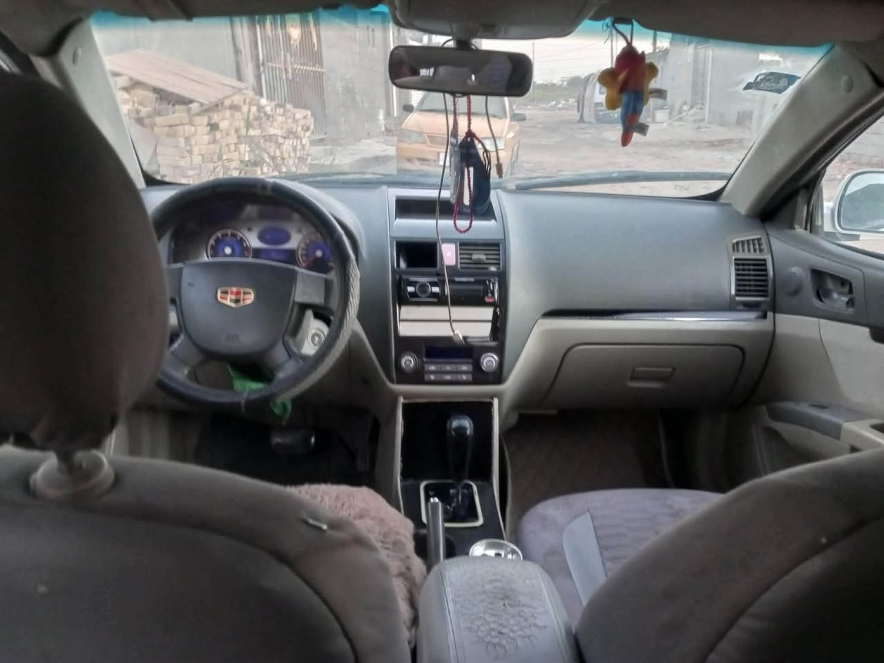 السلام وعليكم
ام كراند c7فول موديل 2013 مكينه 1800 جديده  كير اوتماتيك  تبريد ثلج سياره جاهزه مابيه نقص رقم قادسيه تحويل ثاني يوم السياره فقط الكلير مالته جارد بيع أو مراوس مع بي إم مكانه ديالى بعقوبه السعر47 وبيه مجال رقم صاحبه اني مكلف بالنشر ‭***********‬

