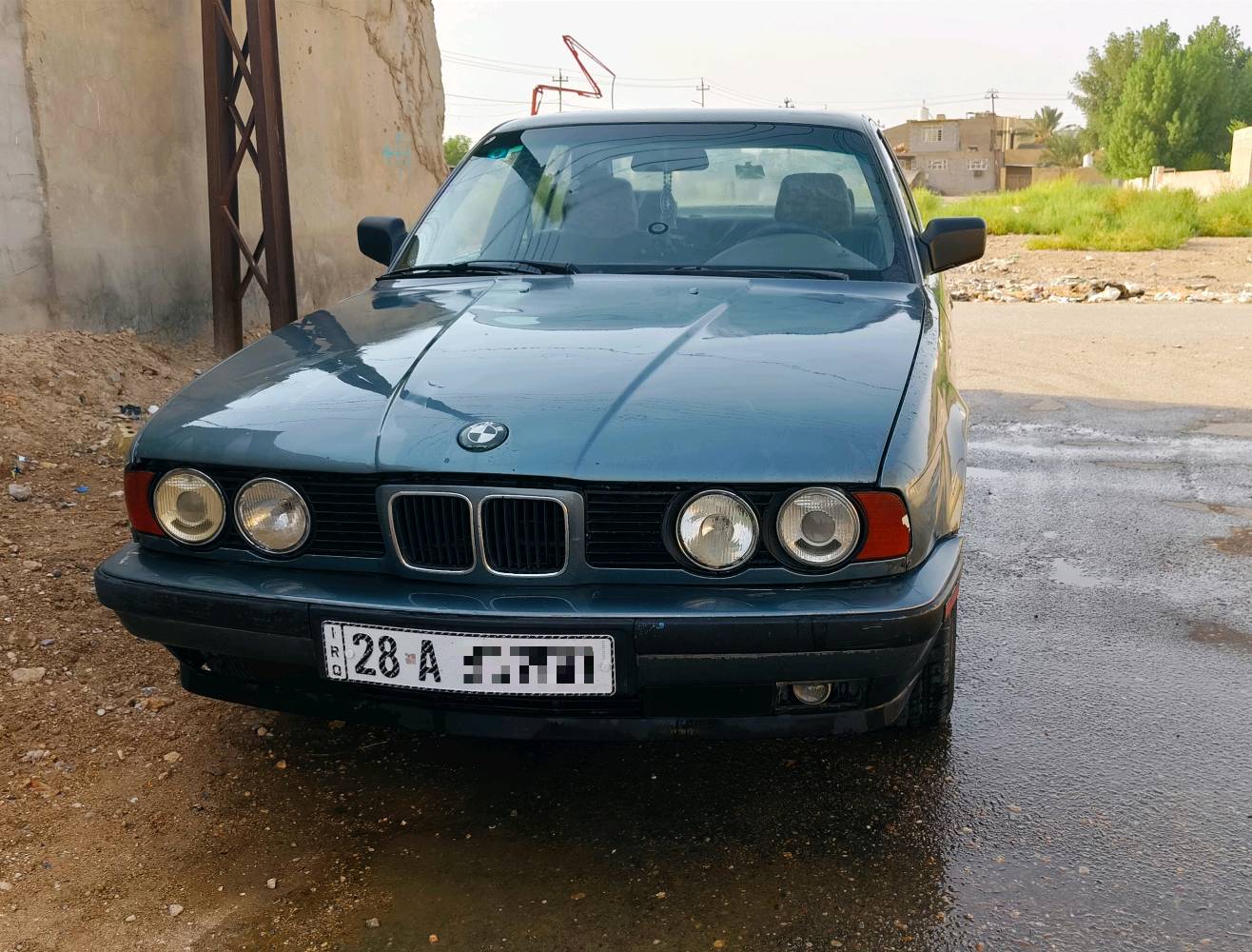 للبيع مستعجل ‏‪***********‬‏
حجم 525i
‏موديل 1992 
‏لون رصاصي فيلي
‏محرك مفتوح 
‏كير اوتماتيك 
‏جام اوتماتيك 
‏ابواب سنتر لوك
‏كير ومحرك نضيف 
‏غرفه جديدة جلد اسود
‏كاعية تغليف جديد 
فلنجات تخم جدد
‏رقم انكليزي مشروع وطني
‏سنويه الى 2030 هزة جديدة
‏مابيها غرامات
‏بأسمي تحويل ثاني يوم
السعر ٤٢ وبيهه مجال بسيط
‏المكان بابل