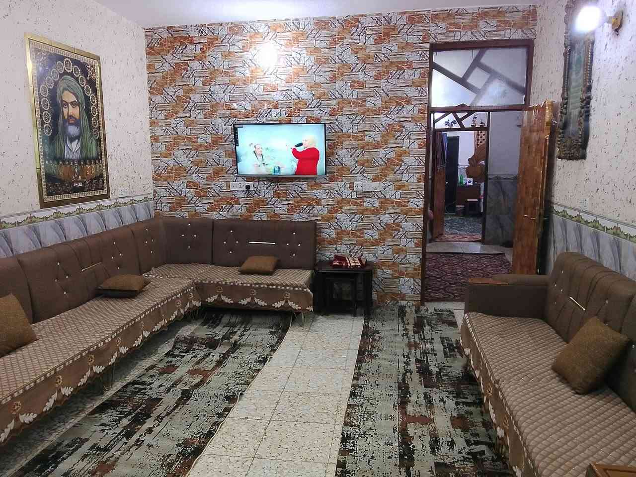 بيت للبيع او مراوس الزعفرانيه شارع الزوراء يم اسواق الباشه او اسواق الورده بيت ركن على شارعين رابع فرع عن الشارع العام يم الجسر الجديد اسواق مريم مساحه البيت ١٦٠م طابق ونص اريع غرف نوم صاله عدد ٢ حمام عدد ٢  استقبال ومطبخ ومنور وترك خلف البيت كراج كبير زراعي قرار ١١٧ماشيه معامله تطويب رقم وتاريخ مستلم السعر ١٢٠ مليون وبي مجال للشراي البيت نضيف جدا رقم الهاتف ***********وتساب موجود
