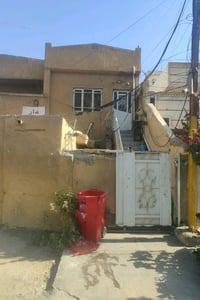 عندي بيت مساحه 80 متر واجه 4 نزال 20 عكاده صالح لسكن في حي عامل محله 8...