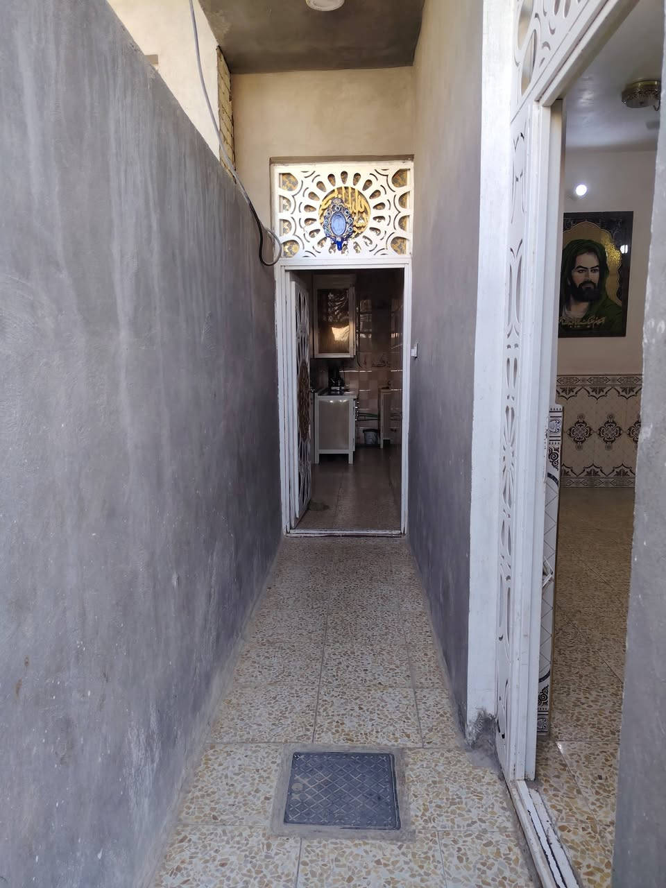 بسم الله الرحمن الرحيم
بيت للبيع 100متر في حي النداء شارع الكفيل قرب جامع امنا الرحمان بيت ع شارع 15متر  بناء جديد مال جناي درجه اولى السعر 118وبي مجال استفسار ع رقم *********** ابو امير
