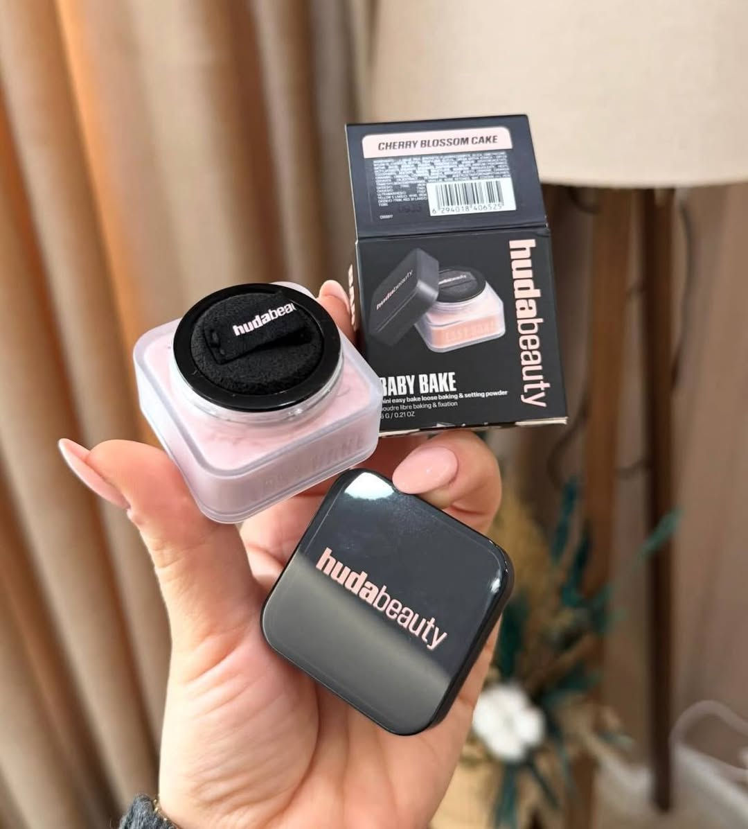 الاصدار الجديد💣
❤️Huda beauty loose powder pound 
cake 🍓
💥لوس بودر هدى بيوتى افضل لوس بودر هاى اند مفيش ميك اب ارتيست بتستغنى عنها ومفيش افضل منها لتغطية عيوب البشرة .
بتثبت الفونديشين والكونسيلر لأطول فترة ممكنة. مبتعملش خطوط فى الوجه . بتمتص الدهون الزائدة في
البيع مشكل
سعر الدرزن48 الف
للحجز واتساب            ,***********
