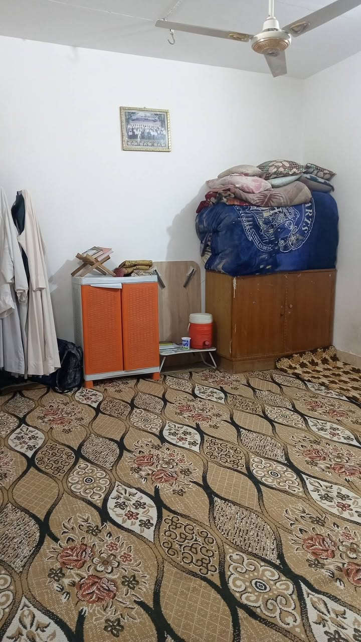 بيت زراعي للبيع المساحة ٥٠ متر شارع المطار مقابل باب الخروج السعر ١٧ قفل رقم واتساب ***********
