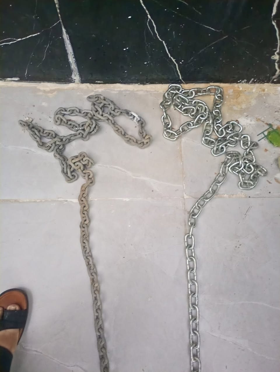 زنجيل عدد 2جديد اصلي ثكيل وزن طول واحدد. 10امتار سعره 45واحد ***********واتساب فقط
