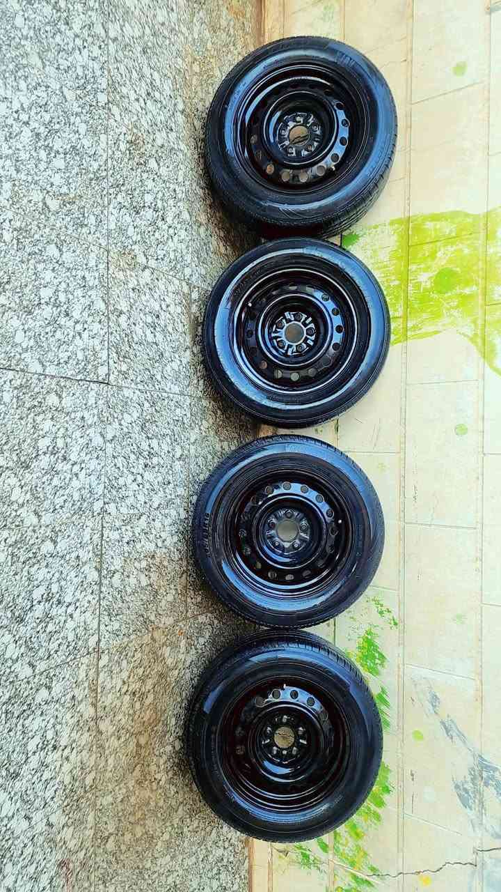 كلهن معروضات للبيع راسلني خاص وتدلل
تايراتهن جدد حجم ١٧ كلهن ما عدا الويل الاسود حجم ١٦ هو وتايراته مكاني كربلاء ***********
