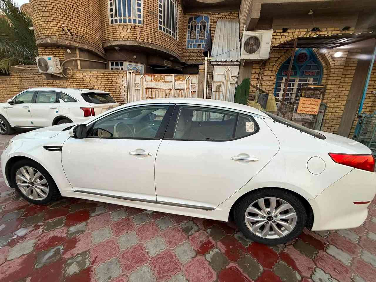 السلام عليكم كيه اوبتيمه موديل ١٥ السياره خليجي كفاله عامه السياره حلوه ونضيفه مواصفات شفتات بل ستيرن كشن كهربائي قطعتين تبريد سياره حلوه ومامتعوبه على ايدنه ويل كب حلو لايتات ام الد الامامي والخلفي سياره نضيفه وبل عافيه على الي ياخذه تفاصيل اكثر اتصل على الرقم ***********
