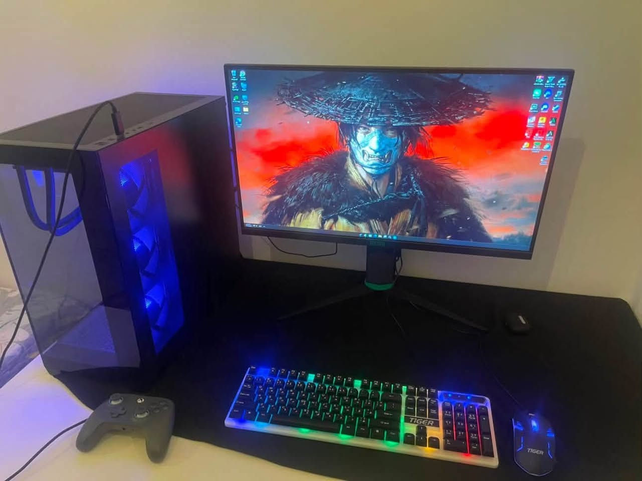 RYZEN 5 9600X
RTX 5070 12G ZOTAC TWIN EDGE
RAM 32GB(16X2)6000MHZ DDR5 EXPO ANACOMDA
M.B B650 ASUS PRIME MK M.2
M.2 1TB GEN4 5000MB/S WESTERN DIGTAL 
COOLER 240MM LIQUID COOLER ARGB DEEPCOOL
PSU 750W 80+GOLD PCIE-5 THERMALRIGHT 
CASE ANTEC CX300M RGB

MONITOR 27 INCH 2K 200HZ 0,5MS FAST IPS 
ماوس + كيبورد + يدك اكس بوكس + قطعه نت + يو بي اس
جميع كراتين القطع متوفره مع الاحتياطيات وصل ضمان خاص بالوكيل الي اخذته منه استخدام شهر هلا اكثر ولا اقل 
وشاشه وياها كامله مكمله واحد على واحد

موجود الوصل + رايدها بمليونين و ٩٠٠ مكاني بغداد للي يحب يتفاهم عالسعر يتصل عليه ***********
