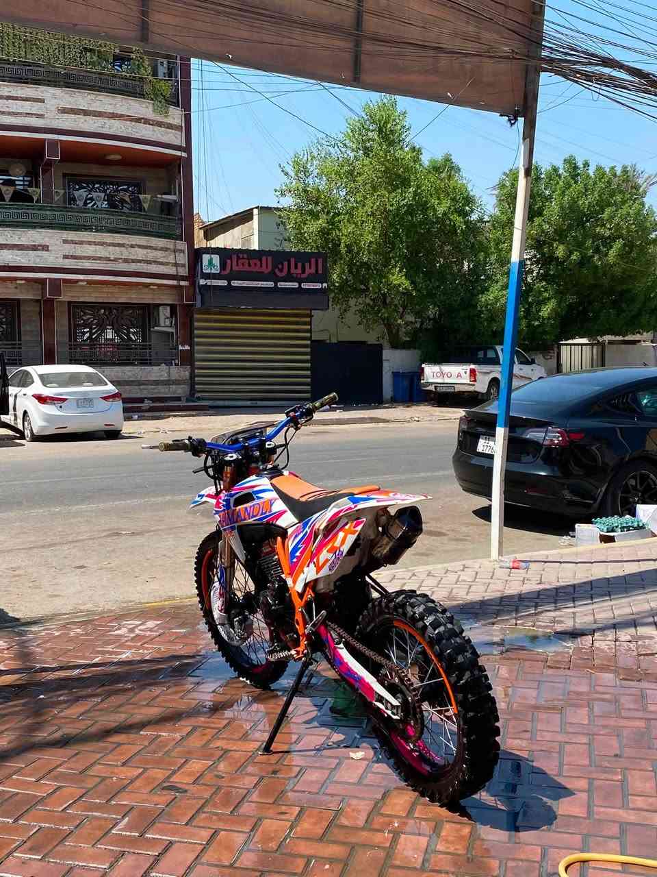 السلام عليكم قفاز crx 350cc الدراجه عليها ادامه كلجات تبديل جديدات وسلف جديد وكزوز  وستيرن وموشمه دراجه مميزه  نكره بكل وكت شلعه ومعدل تشك الكاع للبيع فقط مكاني بغداد الاعظميه رقمي ***********
