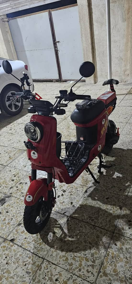 السلام عليكم دراجه شحن R9للبيع
سعر 400الف بيه مجال
مكان بصره شط العرب جزيره سوك باب الهوه
رقم‭***********
