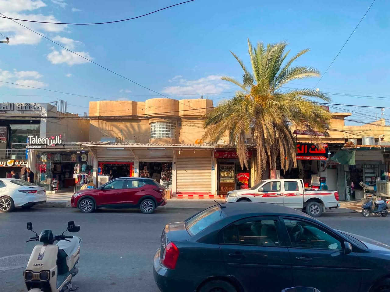 🏢بيت تجاري للبيع – حي تموز

📍 الموقع: حي تموز، مقابل حمزاوي كاسر الأسعار

📐 المساحة: 400 م²
📏 الواجهة: 16 م

🔹 الطابق الأرضي:
• 5 محلات تجارية
• 4 محلات مؤجرة، إيجار كل محل 250 ألف شهرياً
• المحل الخامس مؤجر بـ 400 ألف شهرياً لكبر مساحته
• الطابق الأرضي يصلح أيضاً كمجمع، ويحتوي على 4 غرف مع مطبخ

🔹 فوق الطابق الأرضي:
🏠 شقتان سكنيتان

💰 العقار فرصة استثمارية ممتازة بدخل إيجاري مستمر وموقع تجاري مميز.

📞 للاستفسار والتفاصيل:
***********
***********

📍 الموقع: مقابل حمزاوي كاسر الأسعار – حي تموز

