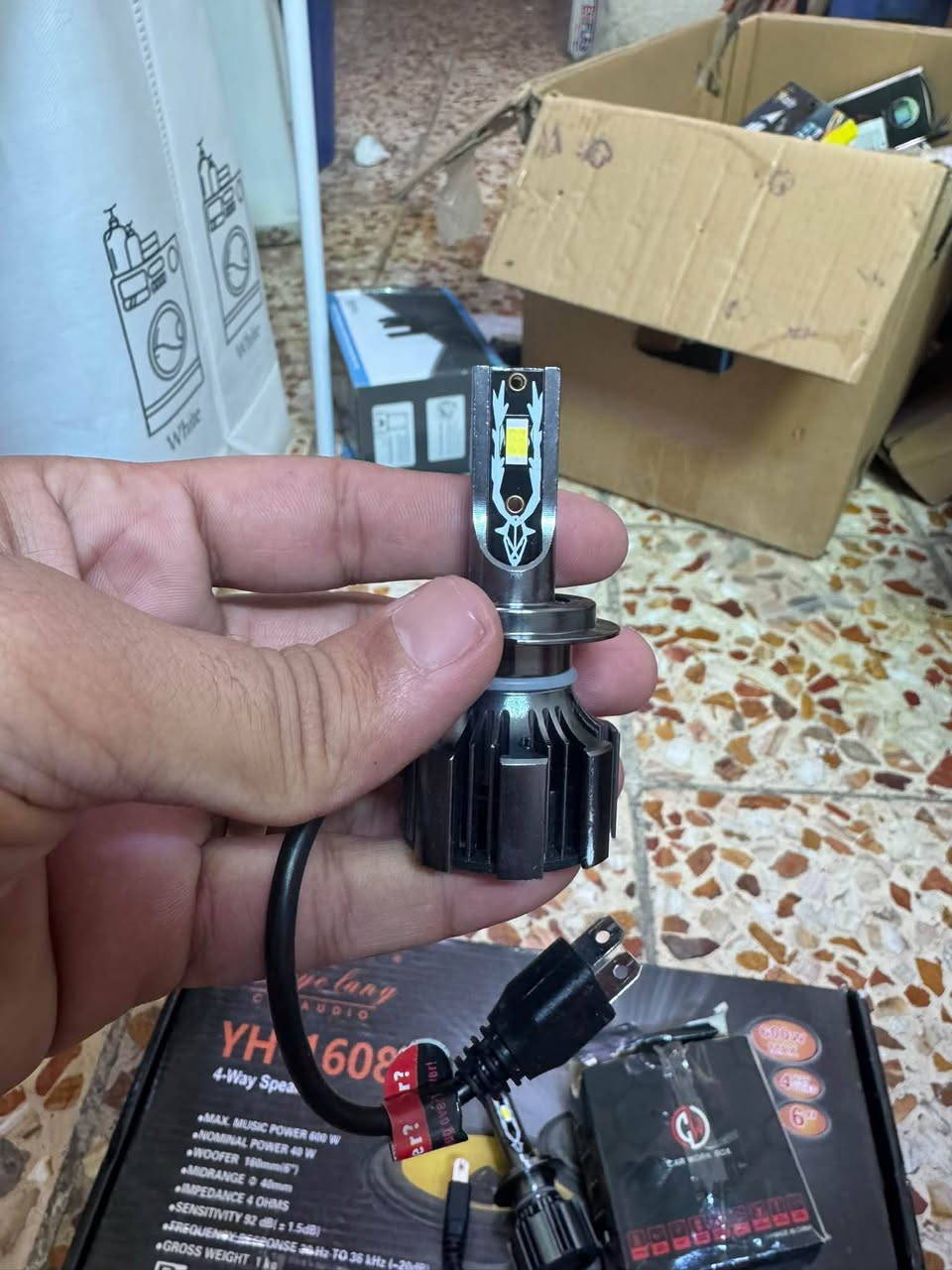 زنون سياره MG
H7 
السعر 25
***********المكان بصره يوجد خدمه توصيل
