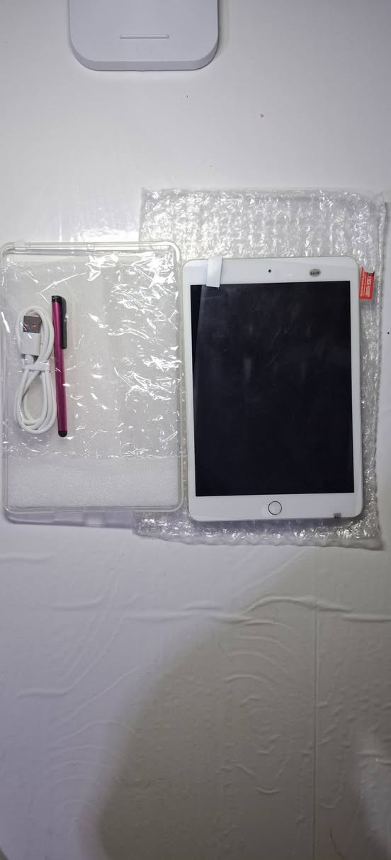 النوع: آيباد ميني 3 (iPad mini 3)
​الشاشة: 7.9 بوصة (حجم صغير وعملي)
​المميزات: بصمة أصبع + واي فاي
​الذاكرة: 64 جيجابايت
​الاستخدام: ممتاز للتصفح، يوتيوب، وبرامج الأطفال
​لأي استفسار أو التواصل: مراسلة الصفحة أو واتساب : ***********
السعر ٥٠ الف
