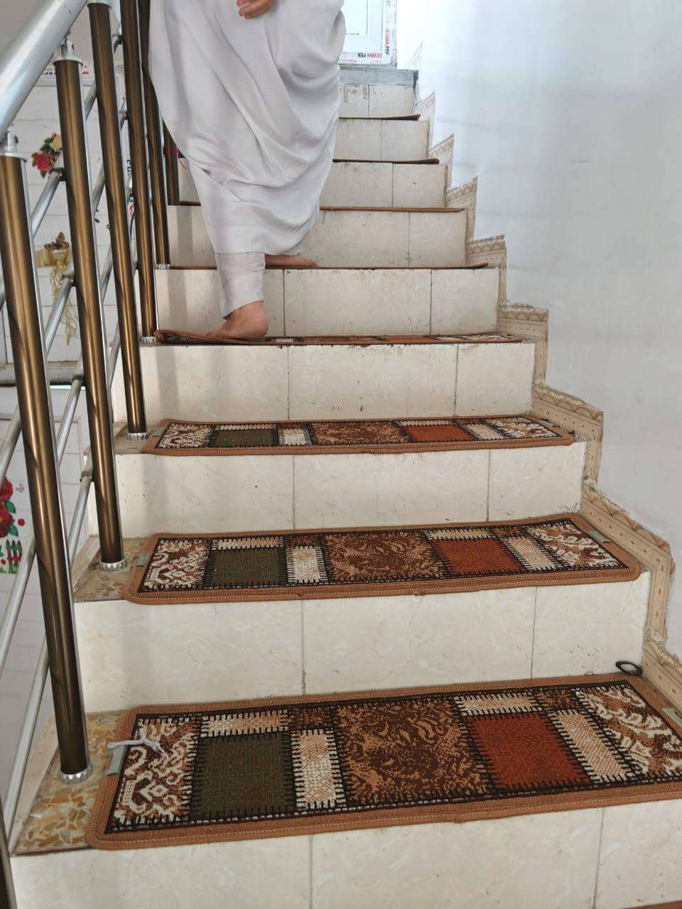 بيت للبيع مساحة ٨٠٠ متر مساحه البناء ٢٥٠ طابقين يحتوي على عدة نخيل ومرافق صحية متعددة يلصح ان يكون حسينيه للزوار المكان كوفه حي ميسان التواصل ***********
