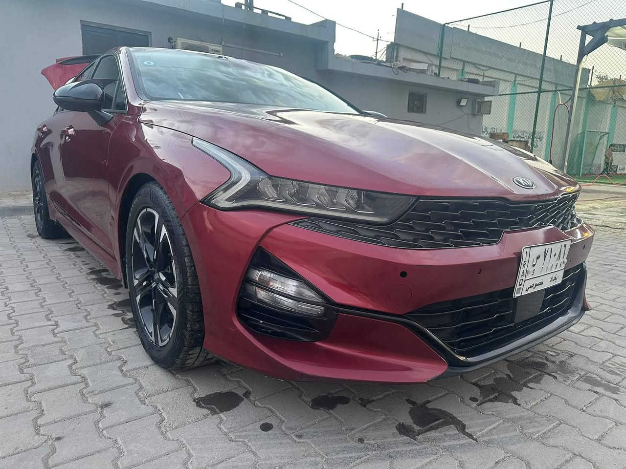 السلام عليكم
K5  2021. GT LINE
امريكي 1600 توربو 
حادثها بنيد ودعامية امامية
الراديترات بلادية حادث امريكا
ايرباك ستيرن وبردة ممصلح
حادثها بالعراق خلفي نص الصندوك صبغ جوة المسطرة
السعر جدا مناسب بالعافيه على ياخذهه 125$ 
‏‪***********‬‏
***********

المواصفات فول  
رادارات امامي وخلفي وجانبي 360 درجة
شاشة وسطية كبيرة تدعم ابل كار + اندرويد
توقف تلقائي ( تجنب الحادث )
قيادة شبه ذاتية
مثبت سرعة 
تحكم ستيرن جهتين + اوامر صوتية ( سيري ) 
كير 8 سرعات AT دبل كلج 
4 وضعيات قيادة 
كرسي السائق كهرباء عدة حركات
مانع انزلاق 
كاميرا خلفية دوارة 
بصمة تشغيل + بصمة ابواب 
تشغيل عن بعد + تشغيل التبريد او التدفئة 
صندوك ذكي ينفتح عند الاقتراب 
ويل 18

گير + محرك + صدر ممفتوح بي برغي بلادي 
وتاخذها على الفحص 

السيارة ماشية 44 الف ميل 

ملاحظة السيارة بيها حالوب بالقمارة فقط 

مكان السيارة الكراده
رقم بغداد وبإسمي
