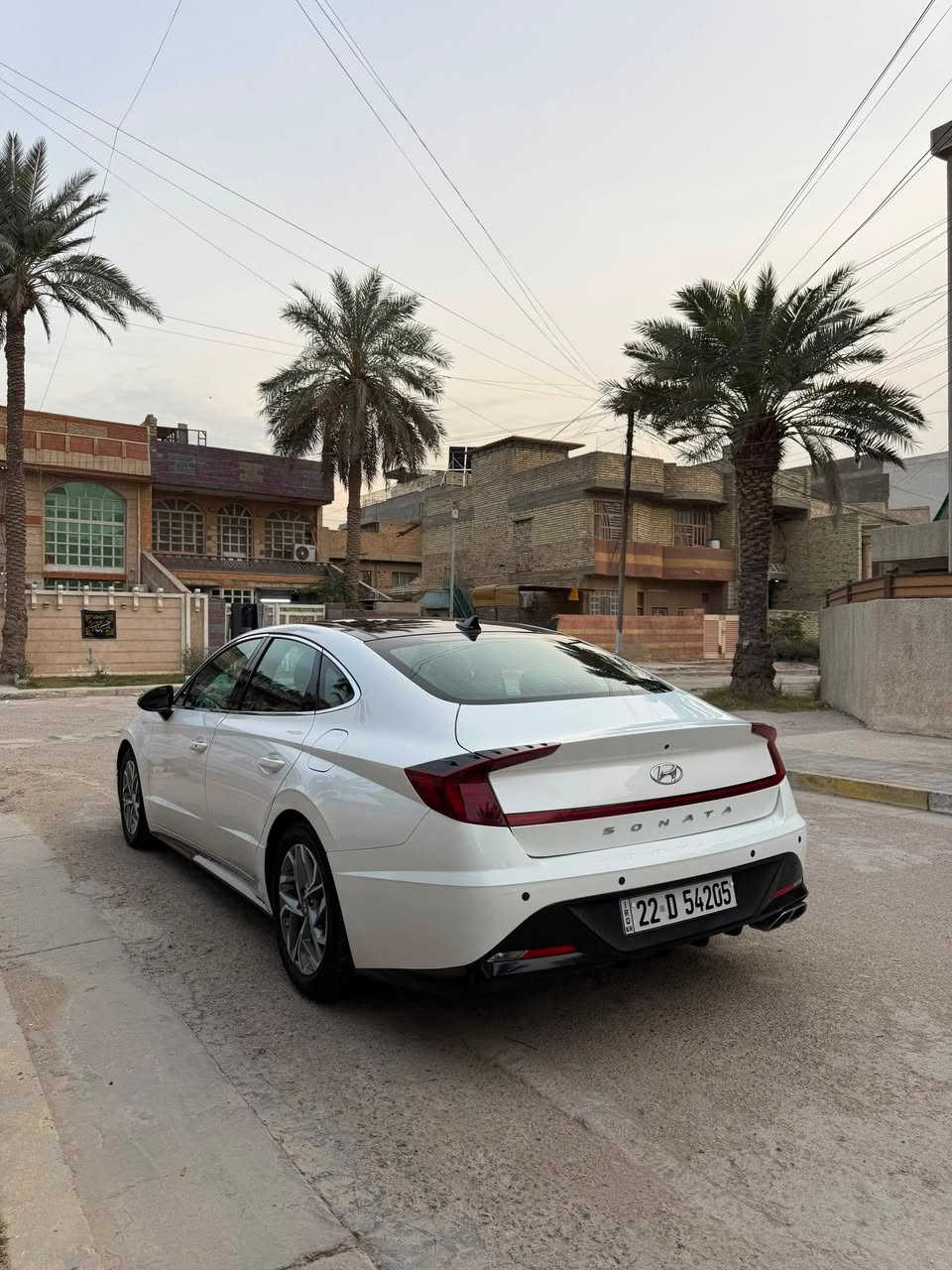 Sonata SE PLUS2023
فول للاخير جديده لوك استخدام شخصي 

حادثها خلفي جاملغ وقبق جنطه سعر مناسب 

للاستفسار 

***********
