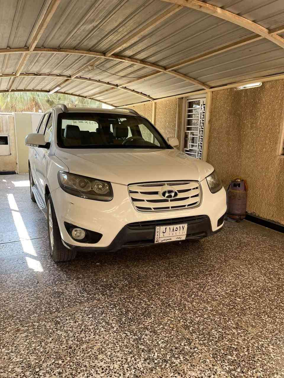 هونداي سنتافي ٢٠١٢ للبيع
محرك ٣٥٠٠ 

6 سلندر 

نضام AWD 

ثلاجة 

حساسات 

7 راكب 

تبريد 3 قطع 

بيهة تكحيل وامور بسيطه ابيع اربع قطع 

ممشة 133الف 

محرك وكير تجفيت من الوكاله 

السعر ١٢٧

مكان السياره الاعظمية
***********
