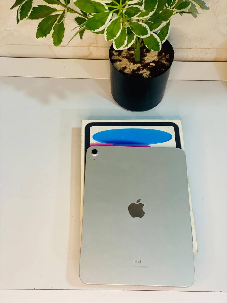 ipad 10
ذاكره . 265 
بطاريه . 97 
نضافه . 98 % 
ملحقاته . كامله 
اخو الجديد . 
السعر خاص . 
رقمي . ***********
