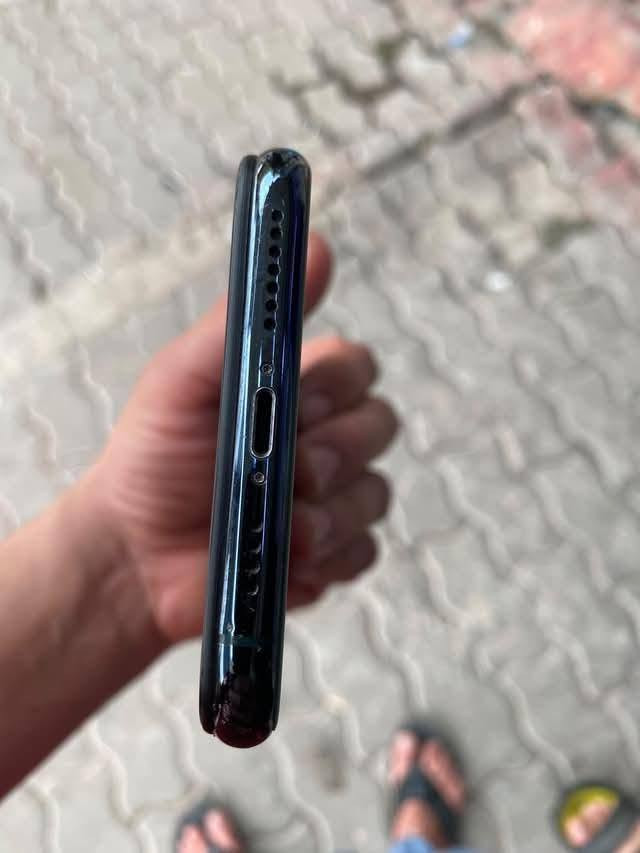 ***********
ايفون 11برو ماكس جهاز نضيف ما بي شخط مدبل شاشه اصلي وبطاريه هم الاصلي 100
دبل سيم ... 

اطلب عليه 220 لان مستعجل عل بيعته وبي مجال قليل
