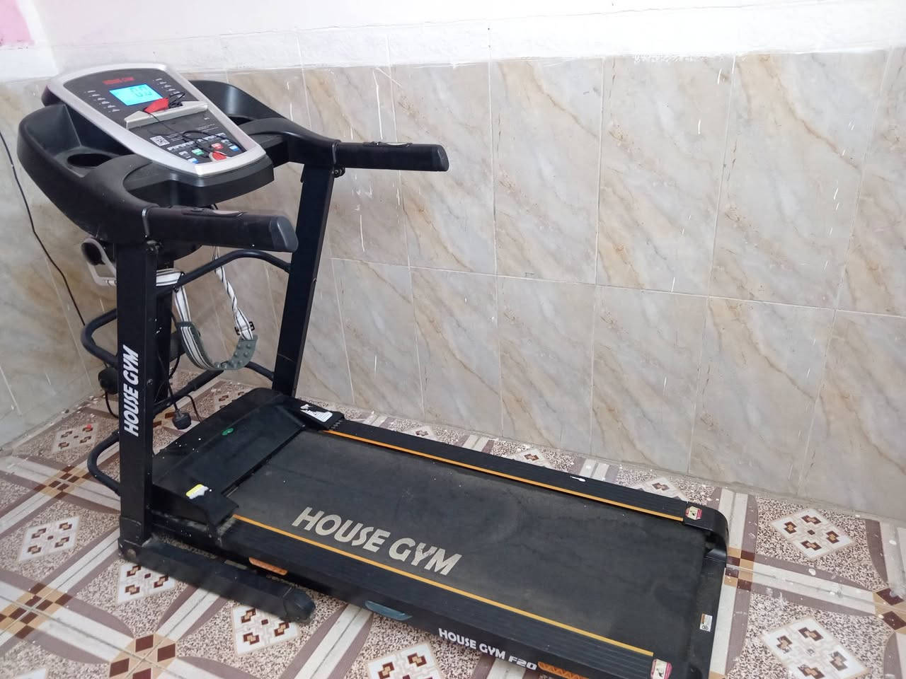 موديل House Gym F20 يتحمل لحد وزن ١٢٠  مستعمل بسعر 325 ألف وبي مجال مكاني سبع ابكار ***********
