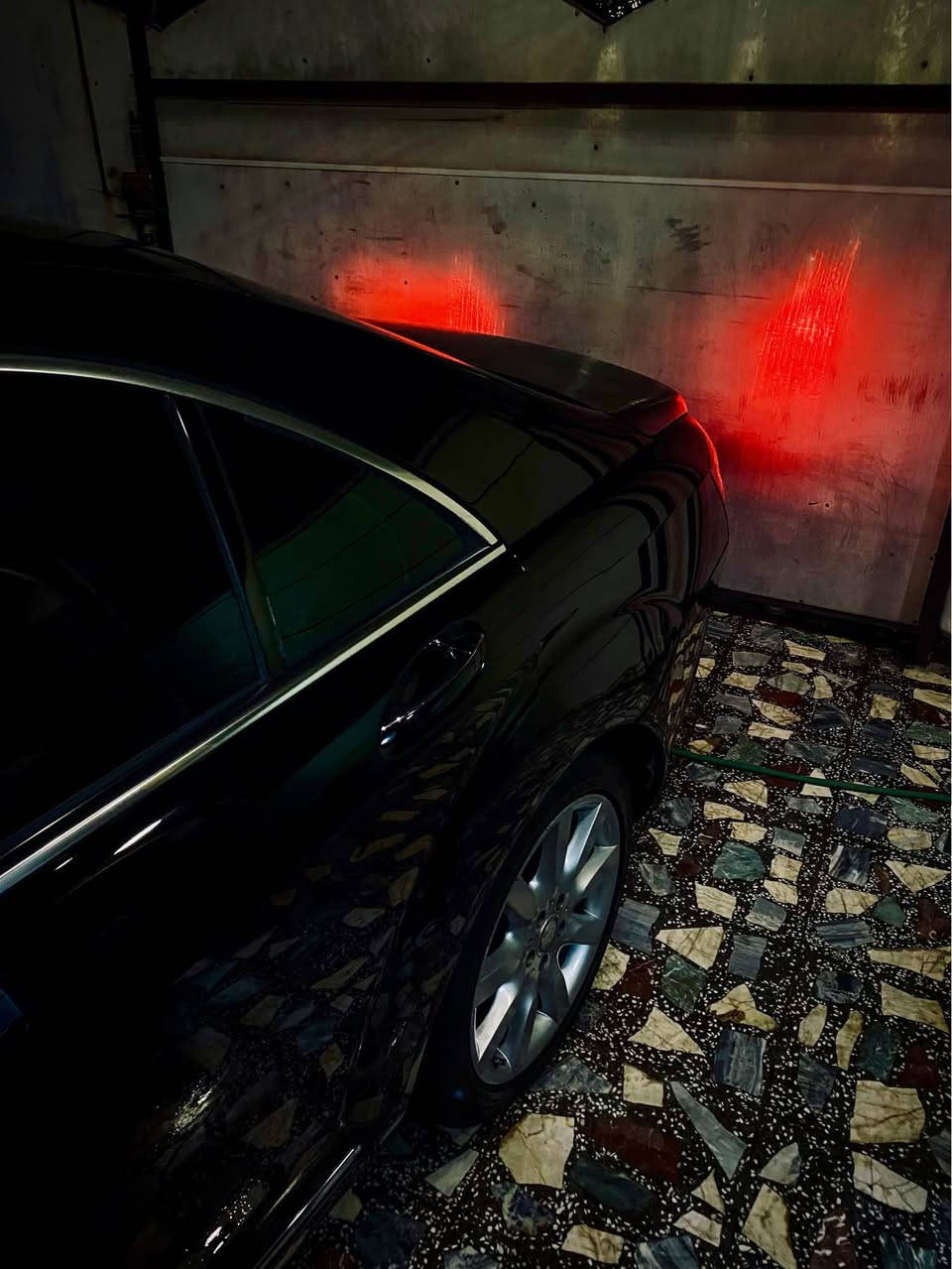 مارسيدس s350 موديل 2008 سياره جديده بمعنى الكلمه 
سياره بيها فقط جاملغ الايمن اهنا بالعراق 
سياره جاهزه من كلشي ومابيها اي نقص 
سياره ماشيه ٢٠٠ فقط 
مكان السياره بغداد 

السعر ١٩٥ 
للاتصال *********** بغداد, العراق
