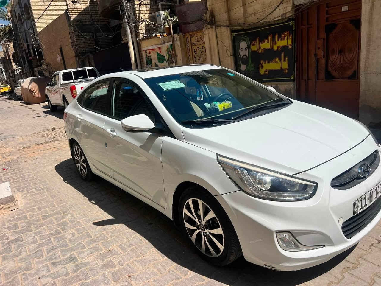 السلام عليكم 
للبيع سياره اكسنت خليجي موديل 2017  رقم بغداد محرك 1600 مكفوله السياره من الضربه ماعده بارد بيه بالبنيد تقريبا شبر بيه ماشيه 73 كيلو متر رايدها 110 وبيه مجال عنواني بغداد حي القاهره 
رقم تلفوني 
***********
