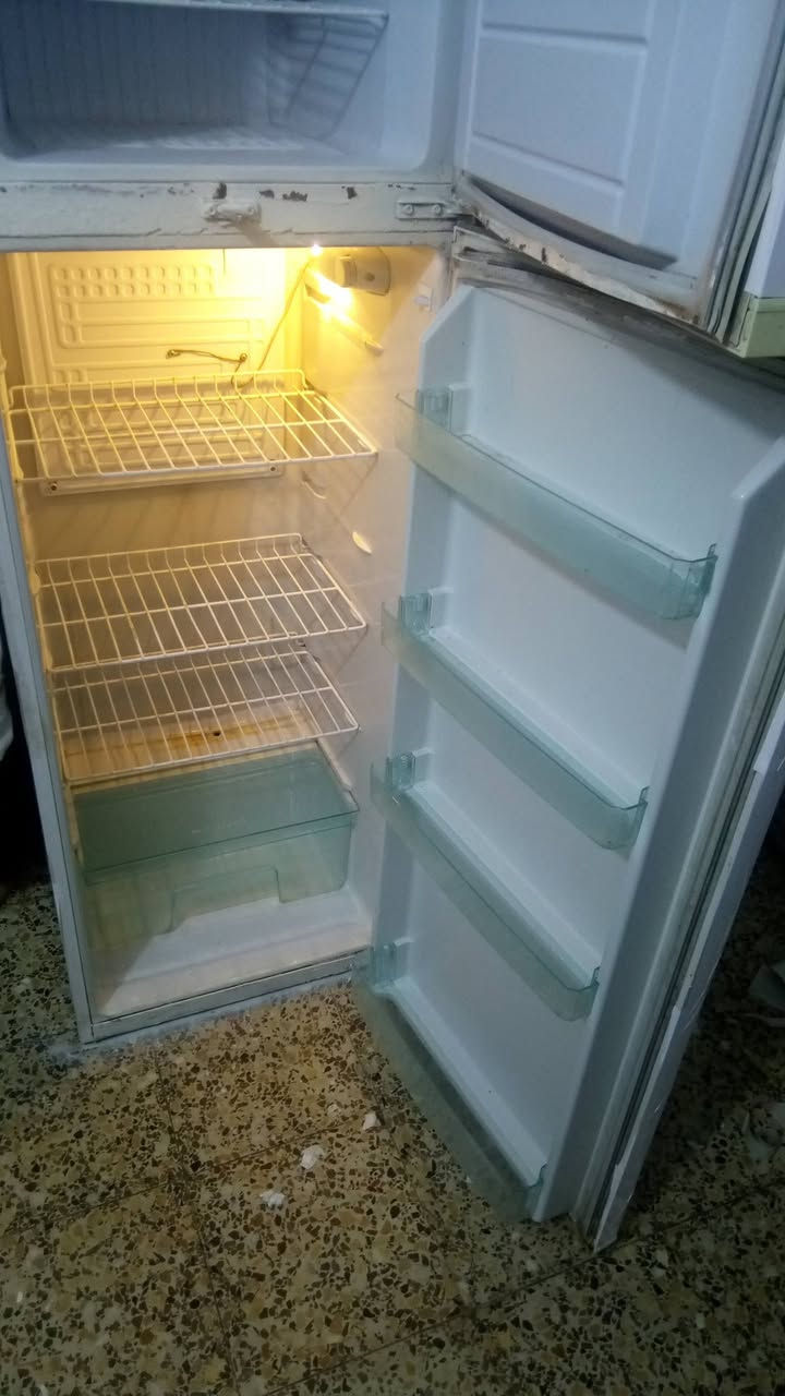 ثلاجة • نضيفة • سعر نهائي