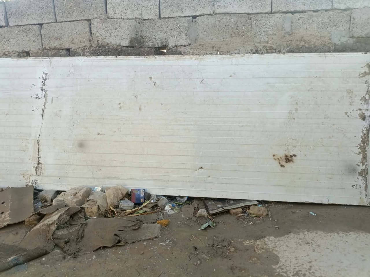 سندويشات • باب ألمنيوم • قرب فلكة سلمان