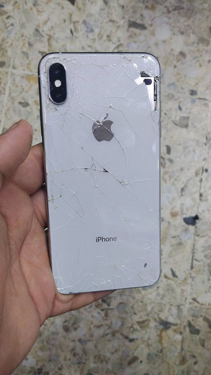 ايفون اكس ماكس ذاكره ٦٤ جهاز كله شغال عده الفيس ايدي جهاز نضيف كامرات هزاز سيم كارت كله شغال السعر ١٧٥ وبي مجال بغداد الشعب ***********
