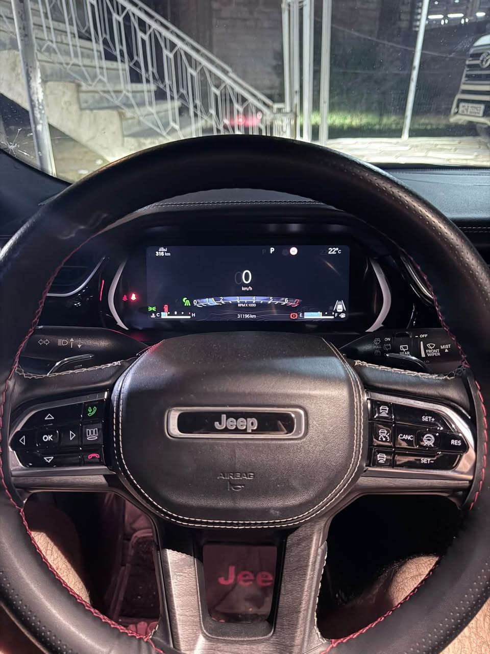 السلام عليكم للبيع 

Jeep grand cherokee overland 2023 
جيب كراند شيروكي موديل 2023 اوفرلاند وكالة هارلم خليجي فئة ال ٥ راكب ماشية 31 الف كيلومتر لون اسود  داخل ماروني ام ال ٣ شاشات 

السيارة دبل كوت من الوكالة و مغلفة PPF و مكفولة من كلشي بدون اي حادث او صبغ او تبديل و مفولة مواصفات و جداً جداً نظيفة على ايدي محرك ٦ سلندر ٣٦٠٠

السعر 40 الف دولار قفل مكانها بغداد الكرخ

السيارة بيها ملاحظة رصعة صغيرة جداً يم قبغ البنزين و مأشرها باللون الاخضر بأخير صورة  

للتواصل : *********** 

المواصفات : 

*نظام دفع رباعي 4X4 
*نظام التعليق الهوائي (جكات)
*فتحة سقف بانوراما 
*الصندوق كهربائي بخاصية الفتح باستشعار القدم او البصمة
*ويل قياس 20 انج
*شاشة عرض لوحة القيادة على الزجاج الأمامي (داتا شو)
*رادار تفاعلي مع خاصية التوقف والانطلاق
*نقطة العمياء
*تحذير الخروج عن المسار
*نظام المحافظة على البقاء فى المسار
*نظام التعرف على اشارات المرور
*خاصية المساعدة على التوجية فى التقاطعات
*حساسات امامية وخلفية
*كاميرات 360 للرؤية المحيطية
*كاميرا رؤيا ليليه
*مانع تصادم خلفى
*نظام القيادة شبه الذاتية
*المقاعدة الامامية كهربائية ومساج وذاكرة
*نظام التشغيل عن بُعد
و بعد كلش هواية مواصفات معروفة الاوفرلاند
