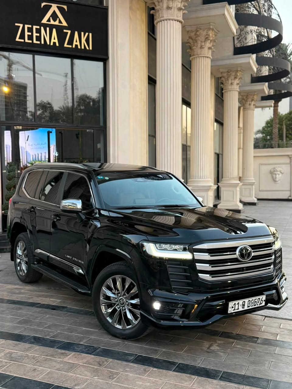 للبيع او مراوس حسب القناعة 
لاندكروز VX limited 2025 تنفس طبيعي 
السيارة بريم اصل باب اول
فول مواصفات 1/1 بيبان شفط رادار امامي وخلفي وجانبي ونقطة عمياء  بل مري وكشنات تبريد تدفئة وخزن ميموري ومانع تصادم وباقي المواصفات معروفة 
ماشية 4000 كيلو فقط يعني زيرو
السيارة مغلفه PPF من زيرو ضمان 10 سنوات ب2400$ ووصل الضمان موجود 
السيارة كفالة عامة من الصبغ والبارد والفتح والدبل كود 
رقم بغداد تحويل مباشر بآسم المشتري 
السعر 880$وبيهه مجال والشراي يجي يشوفهه وبي خير ويدلل 
مكان السيارة / بغداد / البلديات 
رقم الهاتف / واتساب ***********
