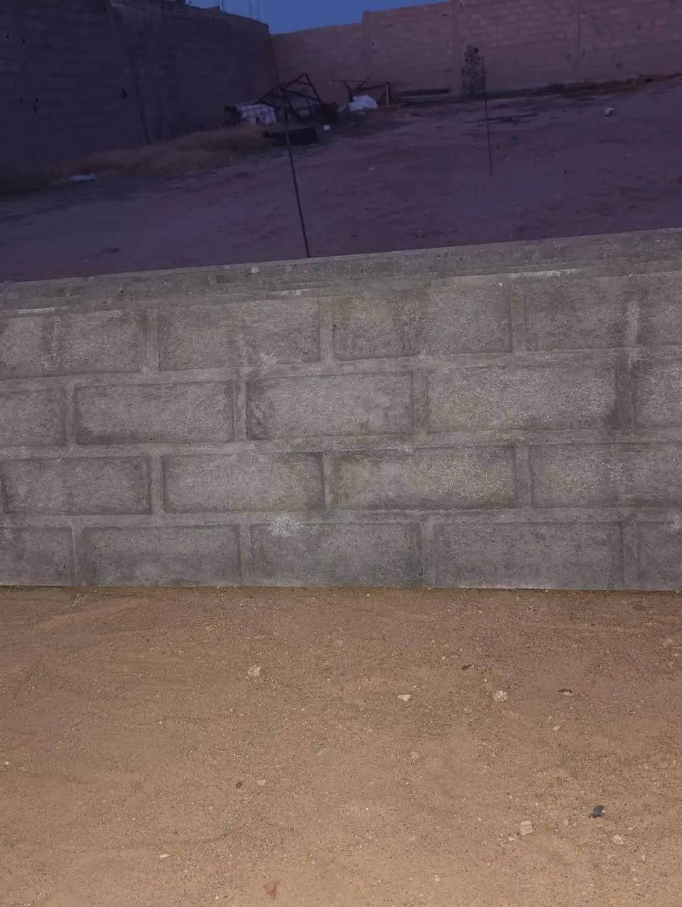 معمل الرحاب للمنتجات الخرسانية 🏗️
نقدّم لكم الألواح والأعمدة الخرسانية مسبقة الصب بجودة عالية وتصاميم متنوعة، مناسبة لمختلف الاستخدامات:

🔸 مناسبة للمزارع والبساتين والاستراحات

🔸 مناسبة لتسييج الأراضي والمشاريع الزراعية

🔸 مناسبة للحظائر والمخازن

🔸 سهولة وسرعة في التركيب

🔸 سهولة الصيانة والاستبدال

🔸 عمر خدمة طويل وتحمل جيد للعوامل الجوية

🔸 مظهر أنيق وتصاميم متعددة

🔸 أوفر من كثير من حلول البناء التقليدية

🔸 جميع الالواح والاعمده مسلحه 

🔸 ابعاد اللوح 200×40×6

🔸ابعاد العامود 380×20×20

🔸 الارتفاع 250...300

📍 العراق – الأنبار

📞 ***********

الاسعار حسب المكان تبدأ بلمتر الطولي سعر المتر 80 الف 

معمل الرحاب — جودة عالية، تركيب سهل، صيانة بسيطة، وتصاميم تليق بمكانك.
