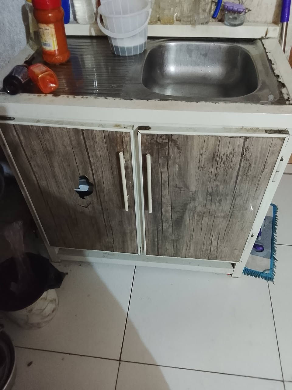 كاونتر للبيع 3قطع ضرر باب السنك مكان بغداد الشعب ***********
