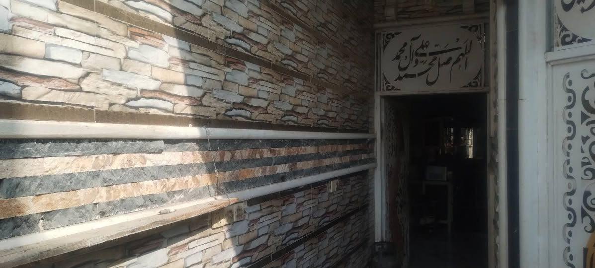 السلام عليكم بيت للبيع 110 متر بناء حديث صب كونكريت غرفه صاله مطبخ استقبال حمام داخلي طابق واحد البيت حر ما مطلوب 
واذا اكو مراوس اراوس بيت او هيكل مطلوب عادي
العنوان حي العسكري الرابع قرب جامع زين العابدين 
***********
