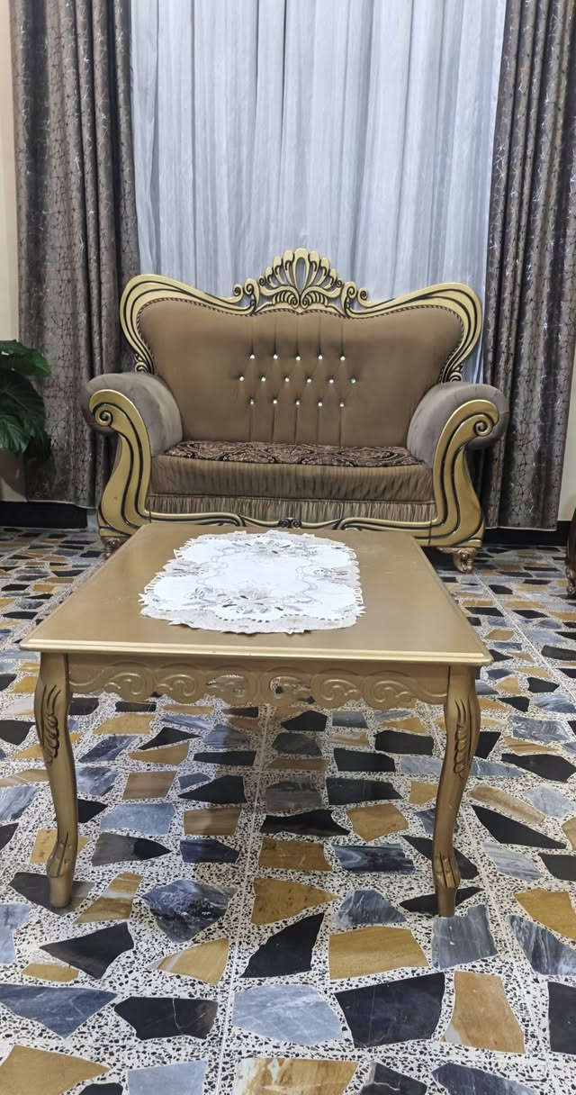 السلام عليكم
تخم قنفات للبيع العدد 5 مع طبلة كبيرة السعر 
300 ألف وبي مجال قليل
للاستفسار ( *********** )
