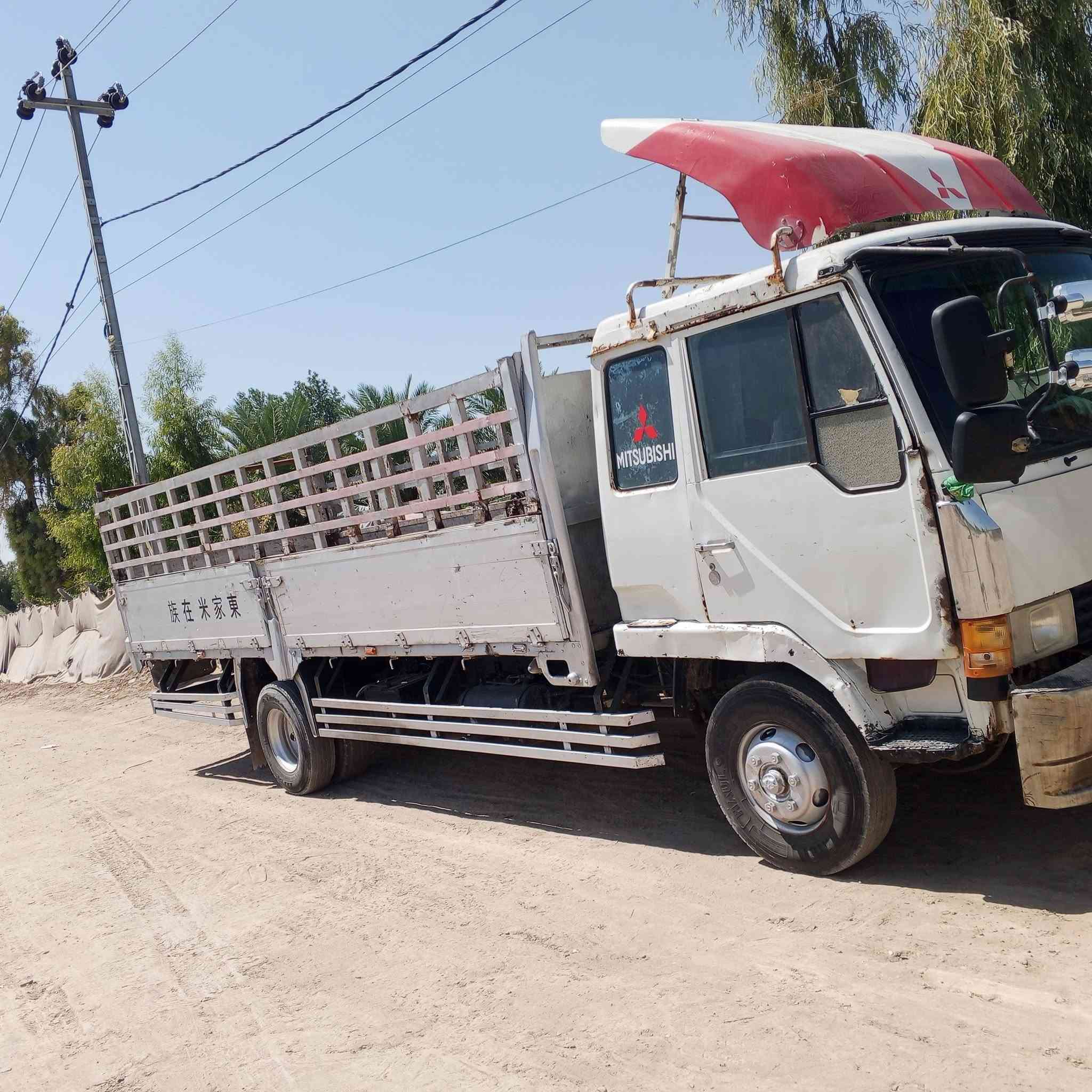 سلام عليكم هينو فوزه مربع للبيع سياره جاهزه 15عادي ام لقبق اسود شاصي مطول ربع متر حداديه خير من الله الاستفتار على رقم (***********)***********
