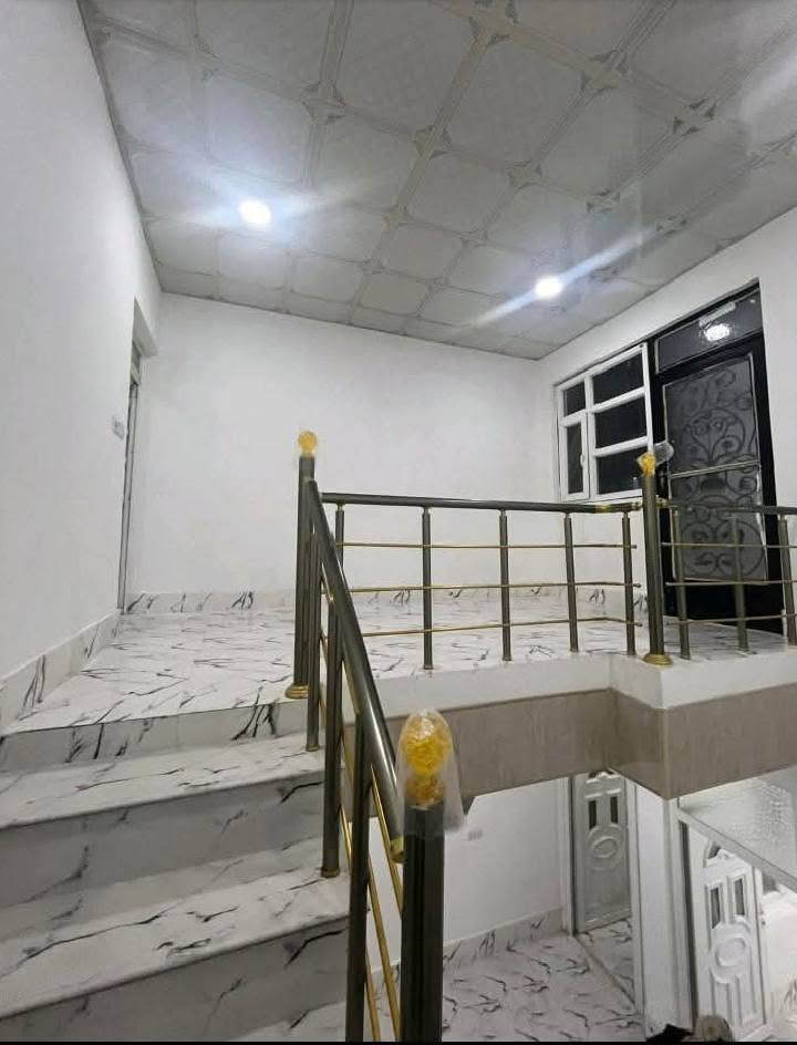 ( دار للبـــــــيع زراعـــــــــي )
مقدم معاملة تمليك .. مضمون ....
 
المساحة ..100 متر.. واجه فلين 
  
كاشي فول منطقة كامل خدمات هادى جدا 
العنوان حي الواسطي خلف المعوقين وخلف جامع الحق وقرب مرطبات السيد يحتوي على 
طابق الاول 
 كراج 
 وغرفة استقبال 
 ومطبخ داخلي 
 وغرفة نوم 
 ومجموعة صحيات 
 طابق ثاني 
 غرفة نوم كبيره 
 وبيتونه 
 ومجموعة صحيات 
 
ملاحظة .. رجاء ماابيع قسط .. 

 السعر علخاص أو الاتصال بالرقم..***********... صاحب الدار..
