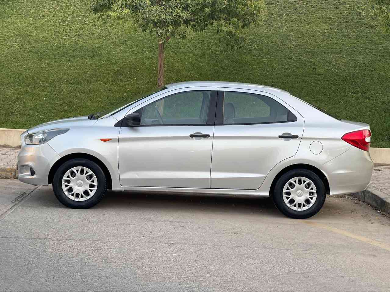 Ford Figo 2016

سعری ٦٨ گەڵا و معامەلە 
بێ بۆیاخ بێ پارچە گۆڕاو 
سفری مهند 
مواسەفات 
دەبڵ گێڕ
تراکشن 
دژە خلسیک
بلوتوز
Abs

بەشەرتی گێڕوو مەکینە نەکراوەتەوە 
تەبرید بەشەرت 
٤تایەی لۆکی لە ژێرایە 
سەنەوی تازەیە 

سەیارەکە لە سلێمانیە 

ژمارەی موبایل *********** السليمانية, العراق
