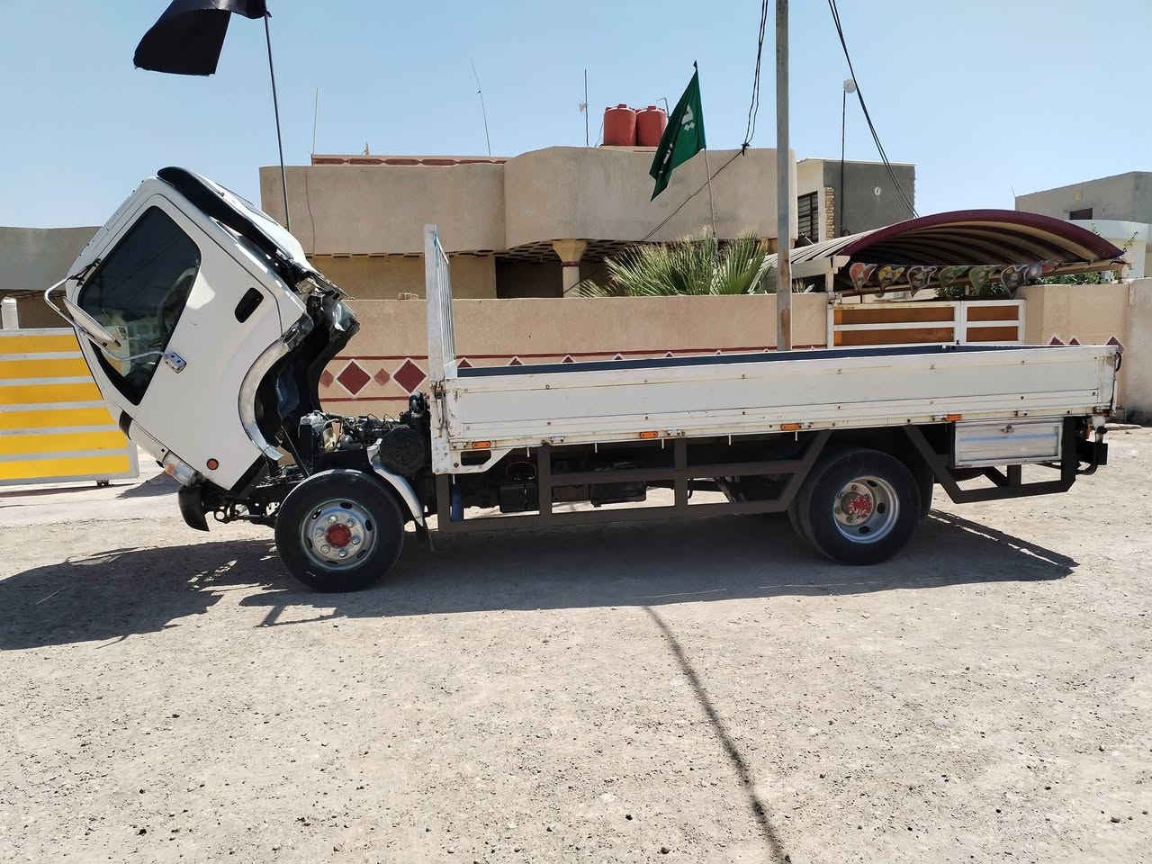 كنتر تيوتا سياره نضيفه و مكفوله جاهزه للعمل مكينه كير اكسل شاصي على وضع الشركه حداديه تخم تاير باتريات كهرباء فول سياره خير من الله ***********
