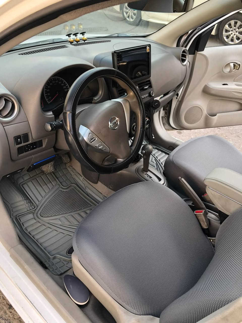 سلام عليكم سني هندي موديل 19 بيها باب خلفي تبديل بدون داخل وهلال فقط
ماشية 148
شاشة لكزز ويل كب 15
جام خلفي مسوي كهربائي 
تخم تاير جديد
باتري جديد 
فريز تبريد جديد 
مدوشمة وكاملة مبيها نقص برغي 
سعرها ٩٨ مكاني سيدية 
***********
