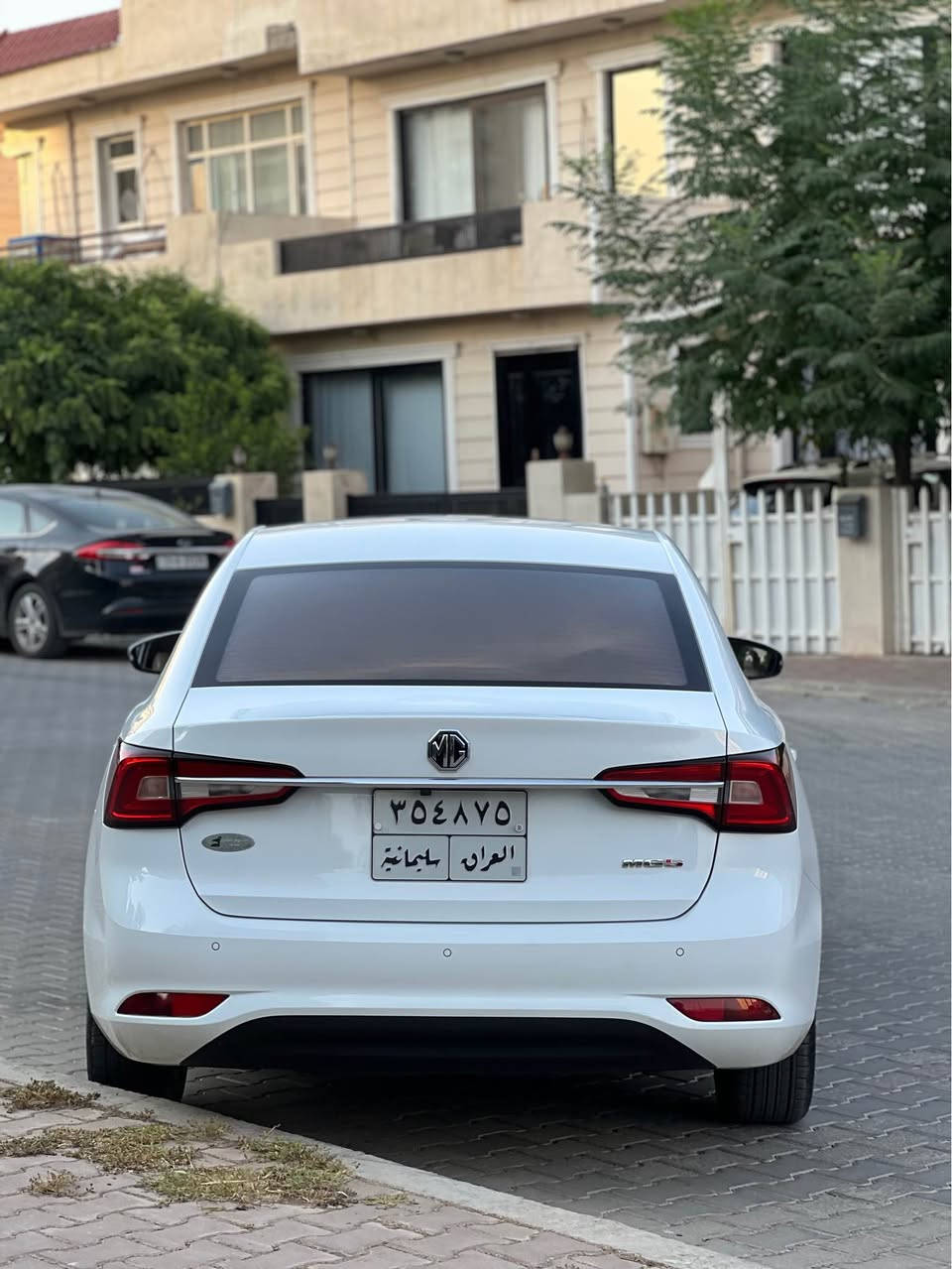 MG 5 2022 
مواسەفات کۆمفۆرت 
سەیارەکە بەسمەیە 
کامێرایە 
شاشەیە 
تەحەکوماتی سەر سوکان
ناو زەردە 
بێ بۆیاخە سەیارەکە 
تەنها ساردی هەیە 
لە سلیمانیم 
*********** السليمانية, العراق
