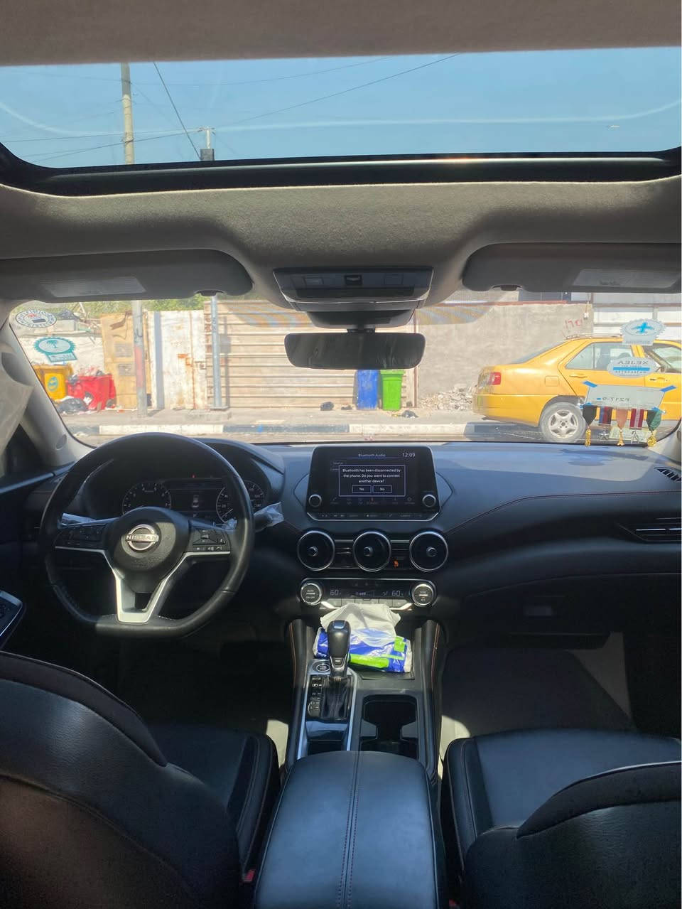 🚘 للبيع نيسان سنترا 2023 SR+🚘 بيع ومراوس 
🔹 اللون: تو كلر ازرق - سقف اسود
رقم شمالي بااسمي شخصياً هزة وسنوية جدد
🔹عداد المسافة : 17 الف حقيقي 

🔹 المحرك: 2000cc

🔹 وارد امريكي
الضرر - فقط جاملغ امامي تبديل بدون دواخل 
✨ فول مواصفات: 

✔️ فتحة سقف 

✔️ كامرات 5 محيطية 360° 

✔️ رادارات امامي جانبي خلفي + حساسات

✔️ شاشة أصلية تدعم Apple CarPlay و Android Auto

📌 الدهن كله أصلي

📌 باتري جديد

📌 مكفولة محرك وگير 

🔧 الملاحظات:

بيها بارد بلباب على كد شبر بلباب السايق

💰السعر 144 
عنواني بصره 

***********
واتساب او اتصال Singapore
