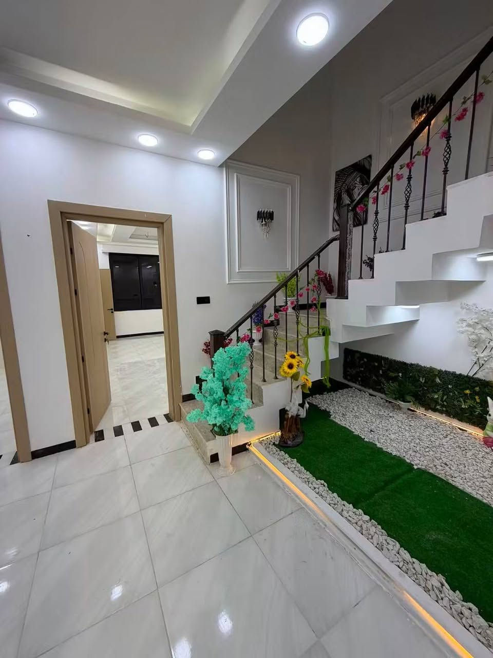 🏡 دار سكن للبيع – حي الجامعة (مجمع حيدر حجي هندي)

تعرض عقاري متميز لدار سكن حديث البناء ضمن موقع مخدوم وهادئ.

​تفاصيل العقار:

​المساحة: 200 متر مربع (🧿).

​طبيعة البناء: أساسات وسقف كونكريت مسلّح بالكامل.

​سنة البناء: 2025 (حديث جداً).

​العائدية والسند: زراعي - سند 25 (تحويل مباشر باسم المشتري).

​التصميم الداخلي والخارجي:

​غرف نوم عدد (2)

​صالة واسعة

​استقبال ضيوف

​مطبخ

​مجموعات صحية (داخلية وخارجية)

​طارمة خارجية + مناور للتهوية والإضاءة

​الموقع:

حي الجامعة – داخل مجمع حيدر حجي هندي.

​📞 للتواصل والاستفسار:

​واتساب / اتصال: ***********
