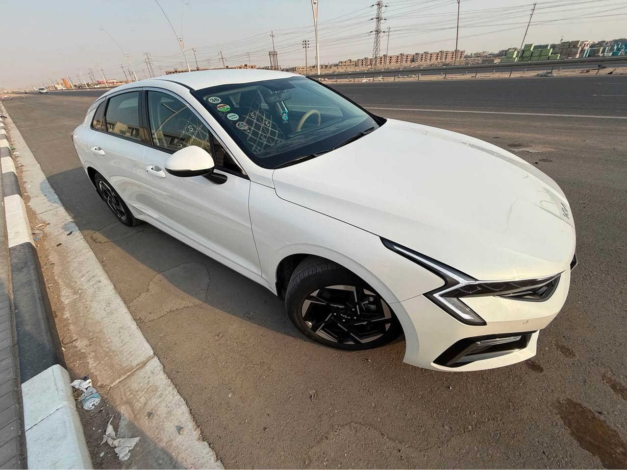 السلام عليكم 
كيا k5خليجي موديل26 كفاله عامه من زلغ بعدهي بضمان شركه 
محرك 2500 موصفات كامره وحساس امامي خلفي جاهزه من كلشي 
ماشيه24الف مكاني البصرة تنومه رقم ***********
السعر 225$ وبيه مجال البصرة, العراق
