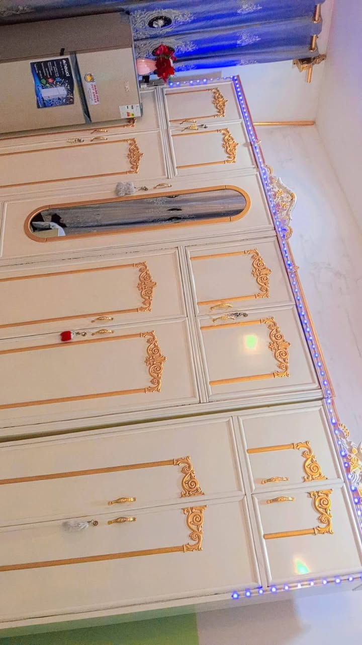 غرفه • العبيدي • عالفيس