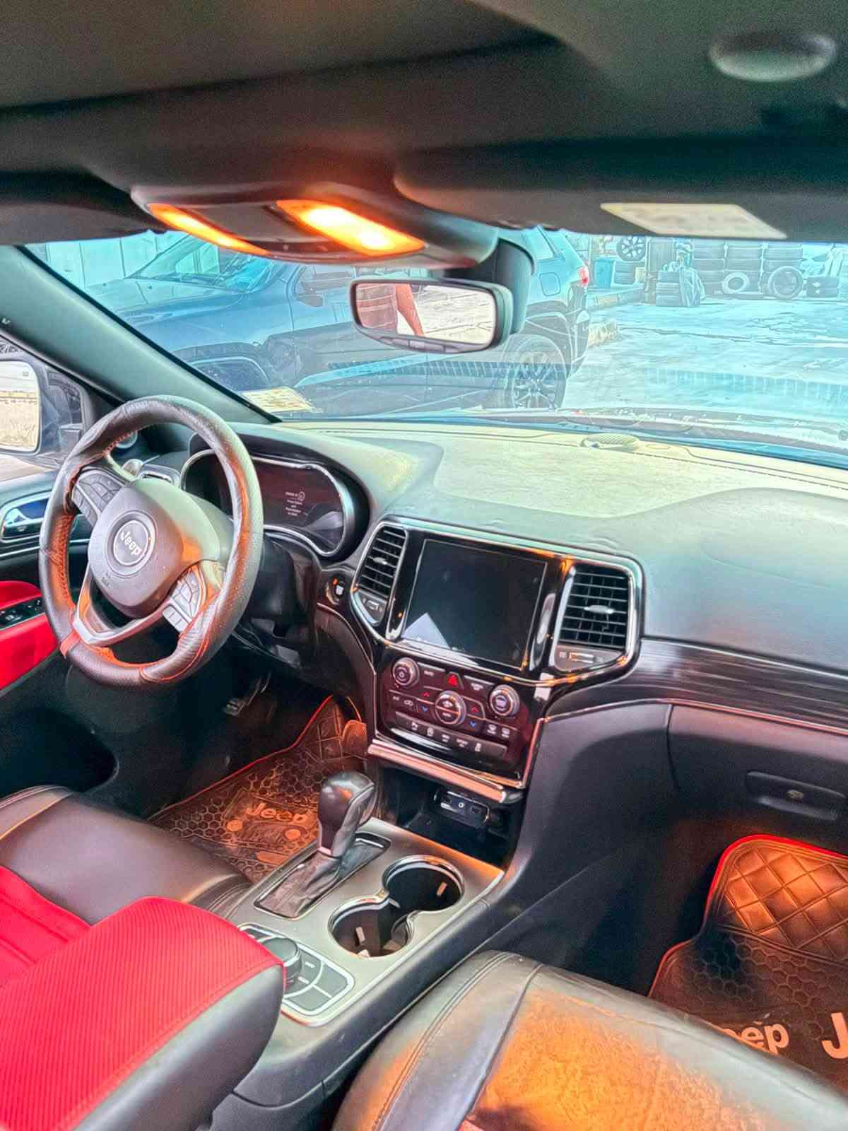 جيب 2019 خليجي
s مكفولة عدا الدعامية الامامية صبغ ماشية 63000 
رقم بغداد مكاني الحلة 
ب250$ وبيه مجال السونار اليوم مسوي 
مبدل بساتم مال 2014 بالشركة بانزين عادي لادونز ولا دوخ بالمحسن 
موبايل ***********
